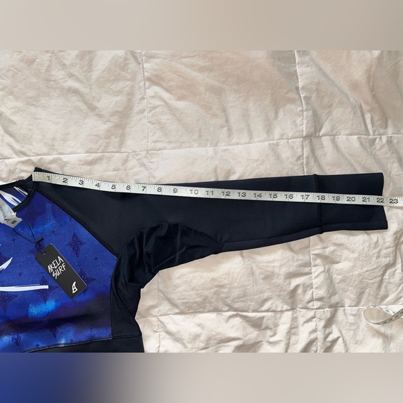 NWT Rash guard - Picture 5 of 6